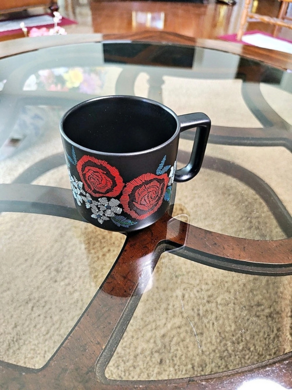 Vintage Starbucks 2018 Valentine’s Day Matte Black Red Roses  Ceramic Mug 10oz